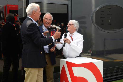 Alberto Bombassei, Presidente di Brembo, ha consegnato il trofeo per l’edizione 2016 del ‘Bernie Ecclestone Award’ a Marco Tronchetti Provera