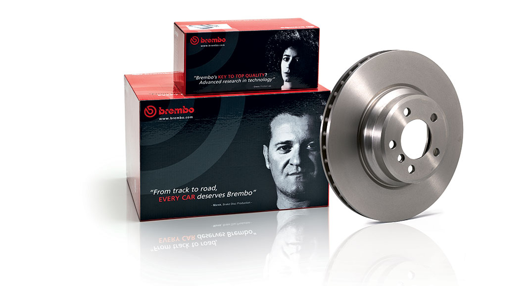 Brembo aftermarket disc in cast iron with pillar venting and Brembo aftermarket packaging