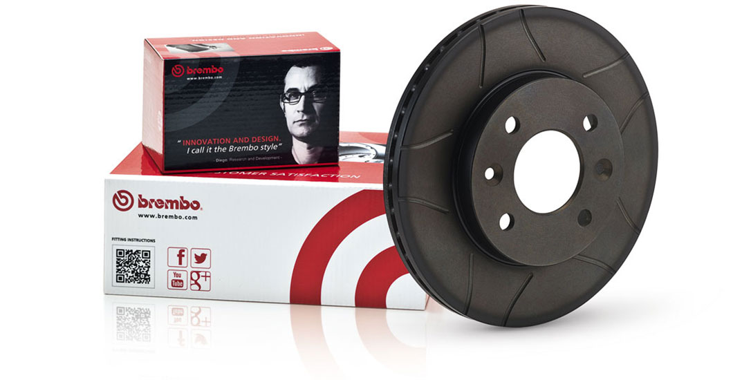 BREMBO XTRA Drilled Front BRAKE DISCS BRAKE PADS for PEUGEOT 208 1.2 2012->on 
