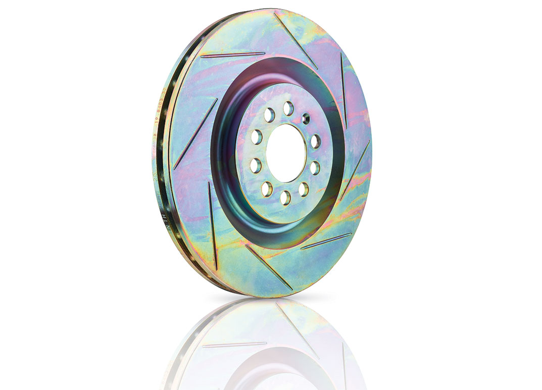 Disco Brembo Sport de hierro fundido ranurado galvanizado en color oro con ventilación por pilares