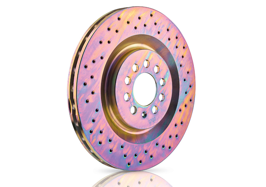 Disco Brembo Sport de hierro fundido perforado galvanizado en color oro con ventilación por pilares