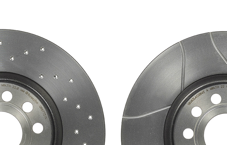 Quel disque de frein choisir ? Perforé ou rainuré quel est le meilleur ? Brembo Official