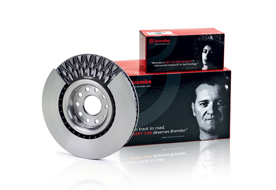 Disco Brembo aftermarket in ghisa con ventilazione pioli e confezione Brembo aftermarket